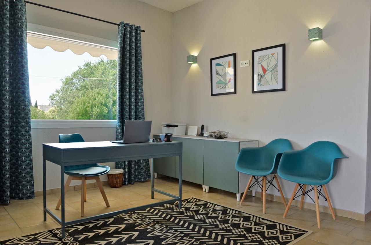 Joya Ofrynio Stylish Suites Ofrínion Eksteriør bilde