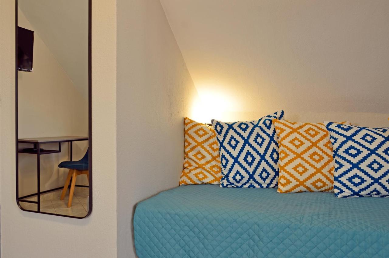 Joya Ofrynio Stylish Suites Ofrínion Eksteriør bilde